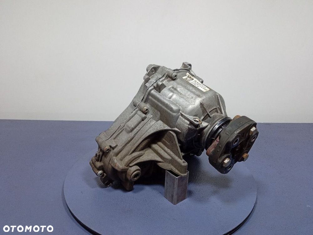 BMW 5 G30 G31 2.0D 520D X-DRIVE REDUKTOR SKRZYNIA ROZDZIELCZA 8689416 - 2