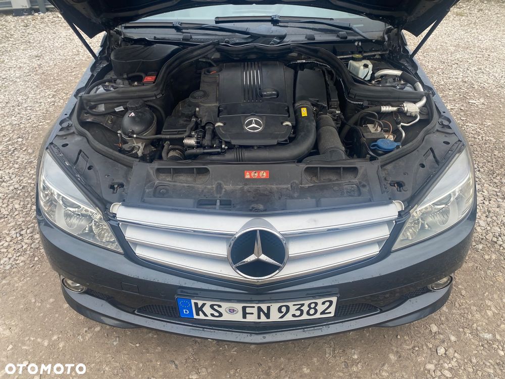Mercedes-Benz Klasa C 180 CGI BlueEFFICIENCY Avantgarde - 15