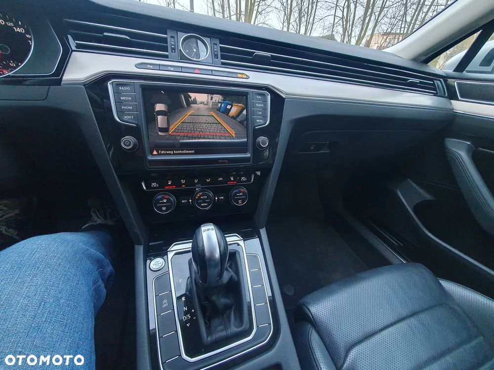 Volkswagen Passat 2.0 TDI SCR DSG Highline - 18