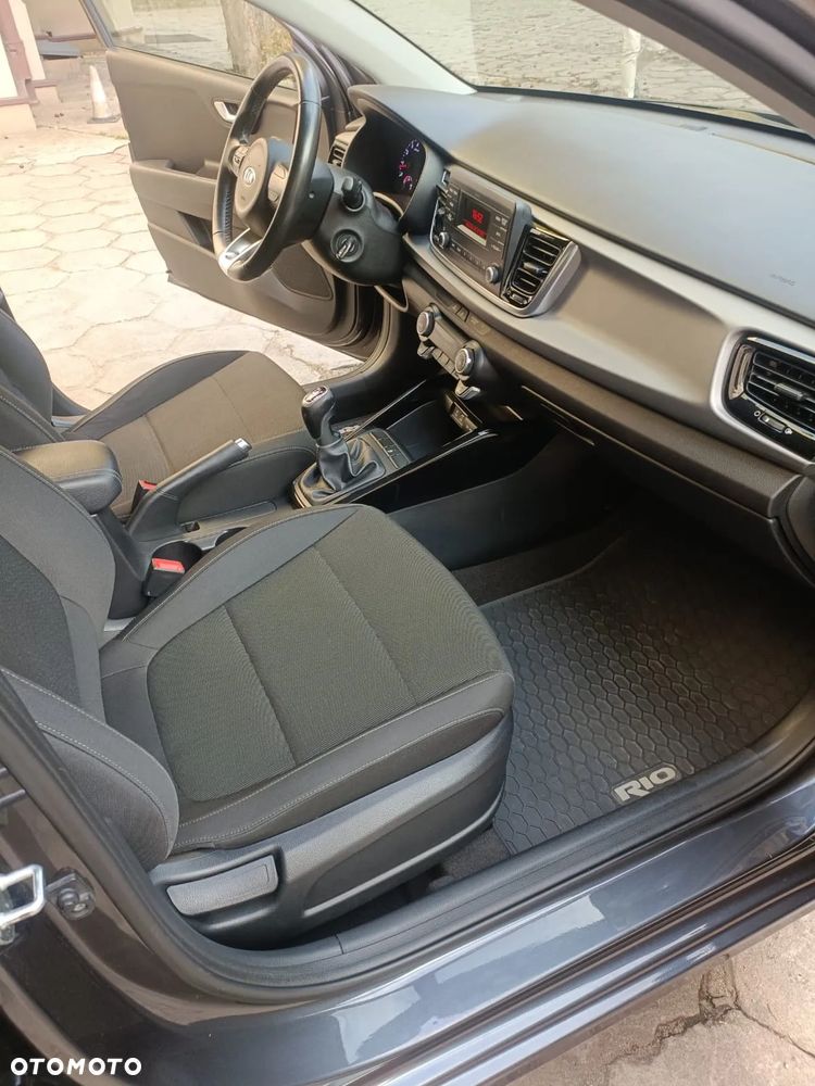 Kia Rio 1.4 L - 9