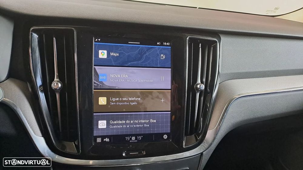 Volvo V60 2.0 B4 Momentum Core Geartronic - 24