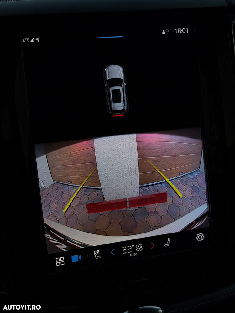 Volvo XC 60 B4 MHEV AWD Momentum Pro - 27