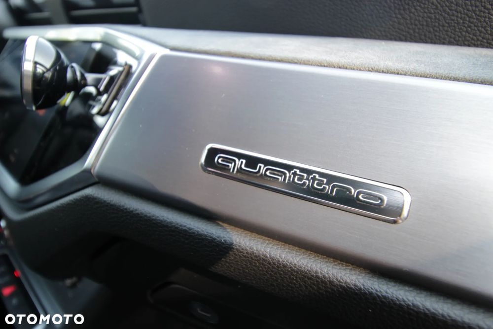 Audi Q3 40 TDI Quattro S Line S tronic - 24