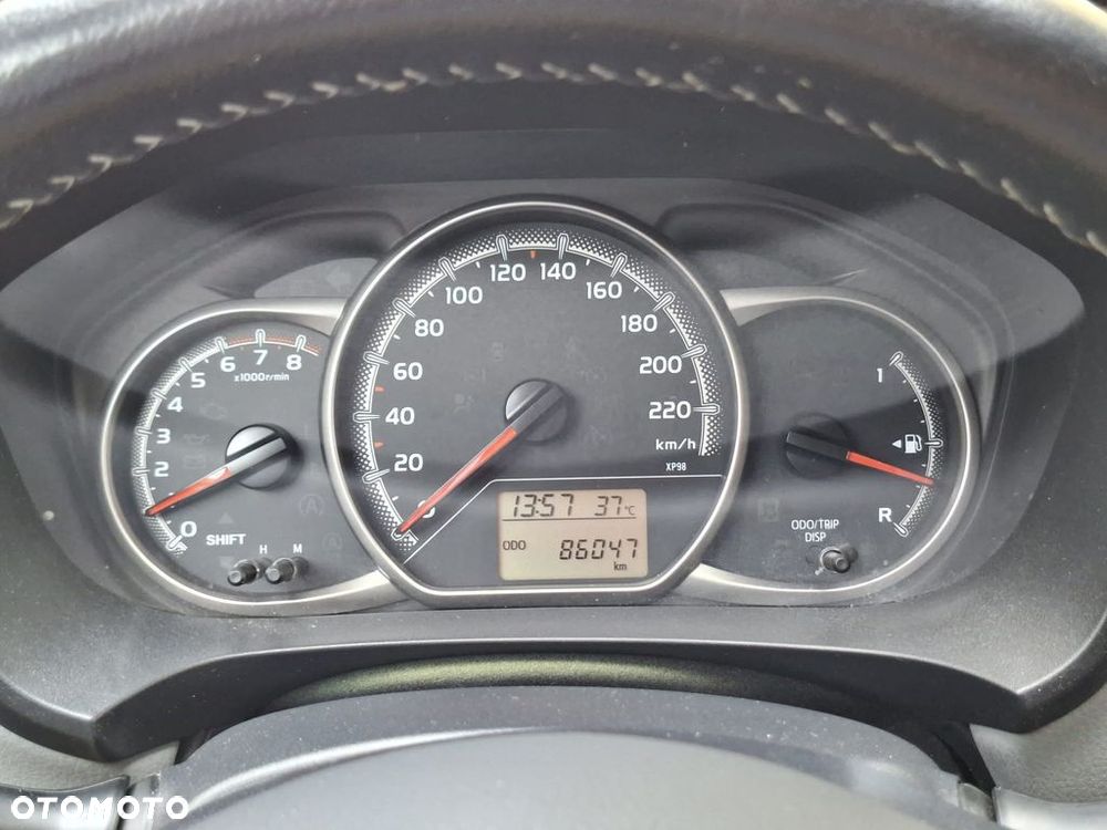 Toyota Yaris 1.33 Premium EU6 - 18