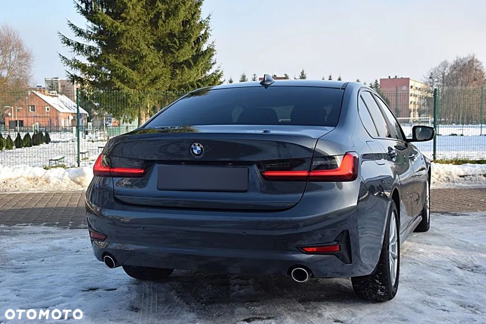 BMW Seria 3 318d Sport Line - 4