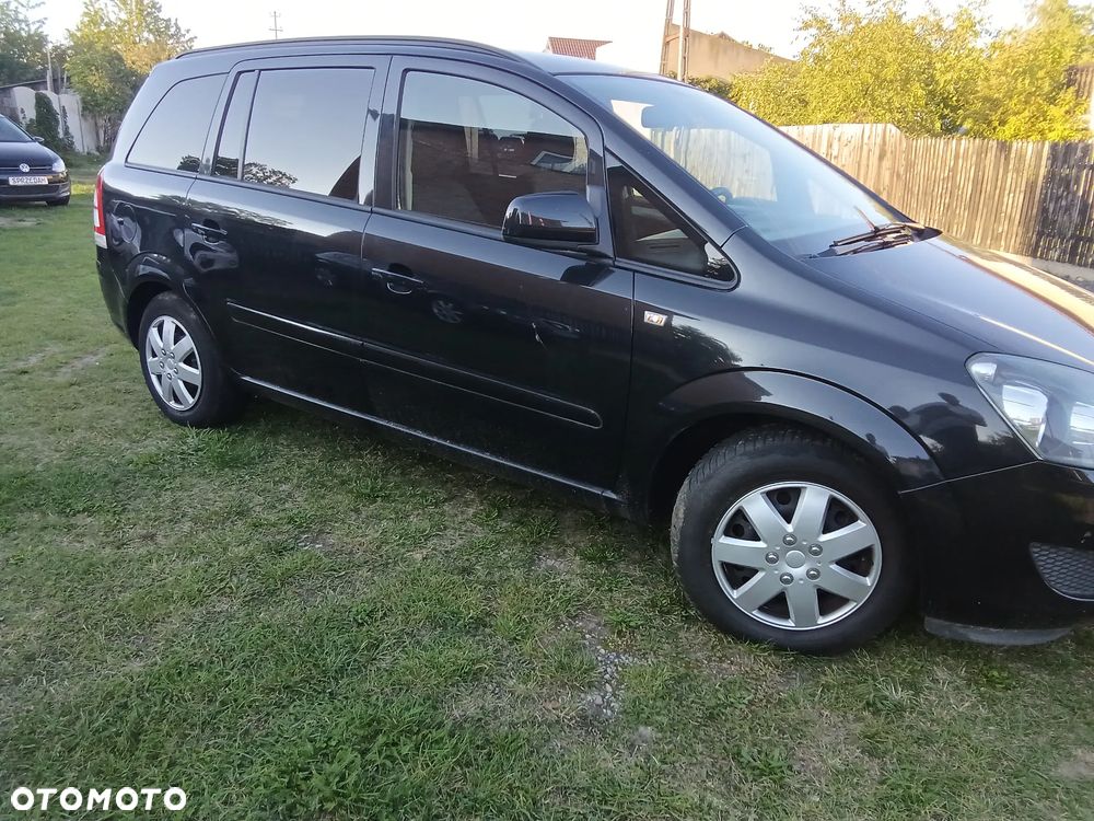 Opel Zafira 2012 photo 2