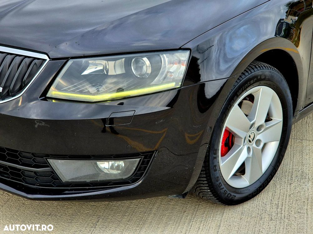 Skoda Octavia Combi 2.0 TDI RS - 24