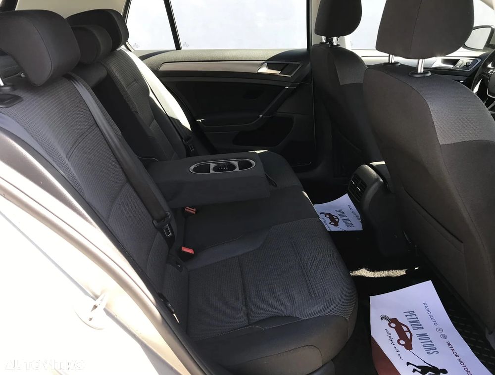 Volkswagen Golf - 16