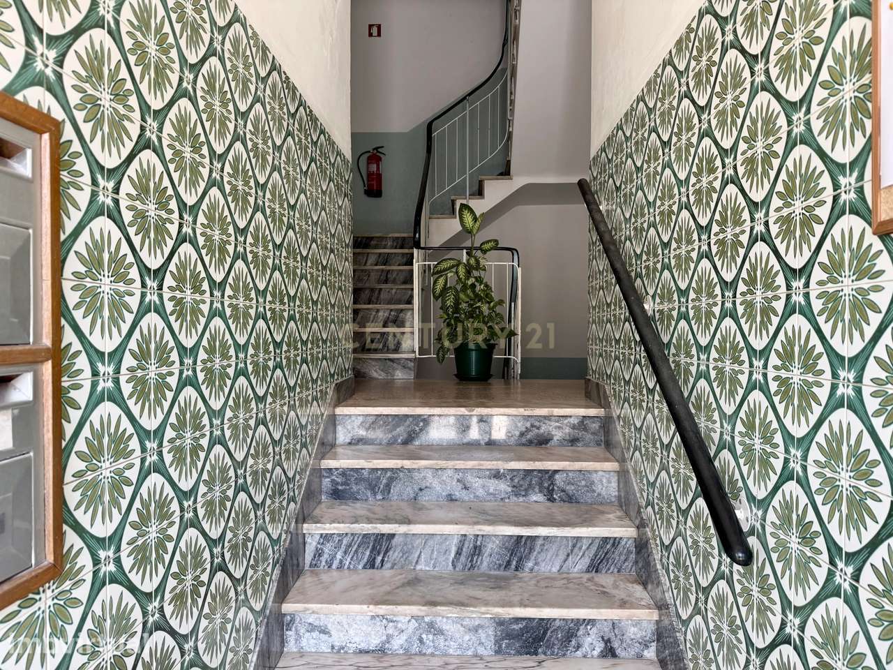 Apartamento T3 com Terraço e Varanda em Olhão - Grande imagem: 2/19