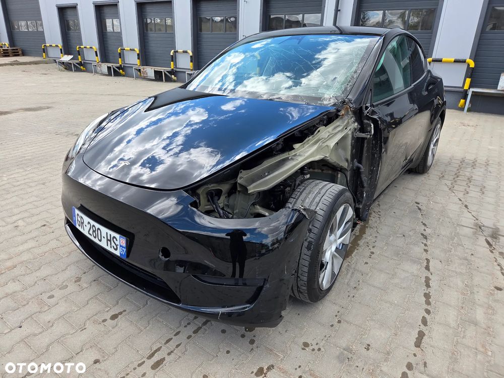 Tesla Model Y - 12