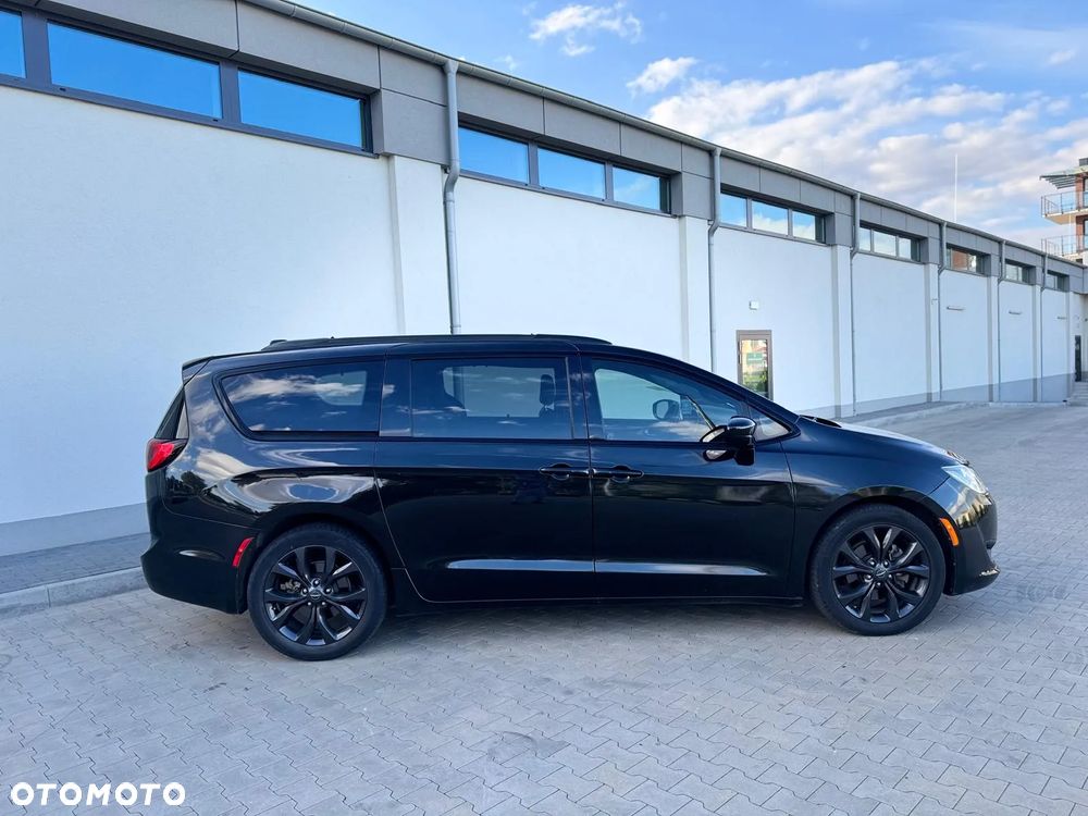 Chrysler Pacifica - 9