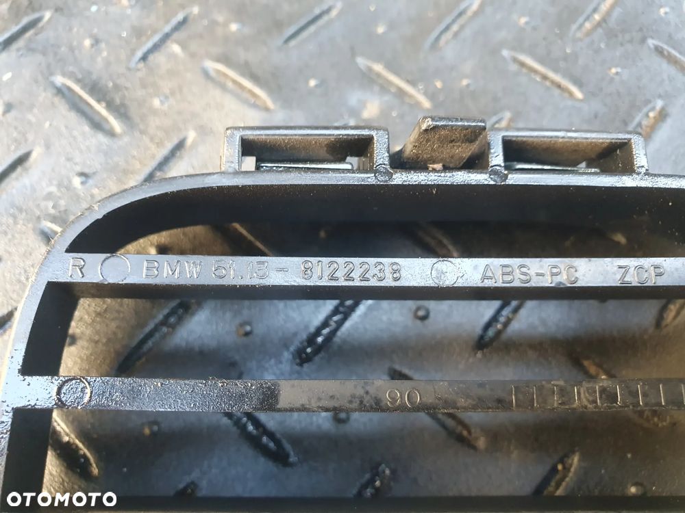 GRILL ATRAPA NERKA PRAWA BMW 3 E36 8122238 - 3