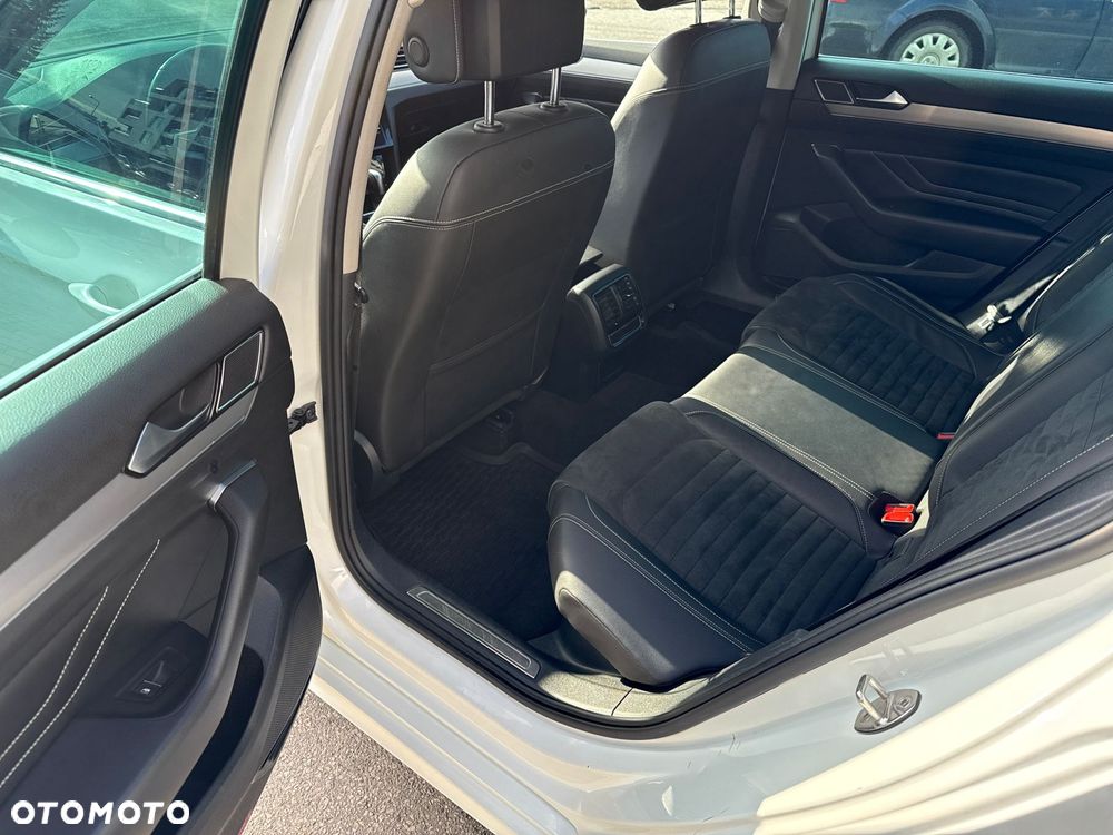 Volkswagen Passat 2.0 TDI SCR DSG 4Motion Elegance - 13