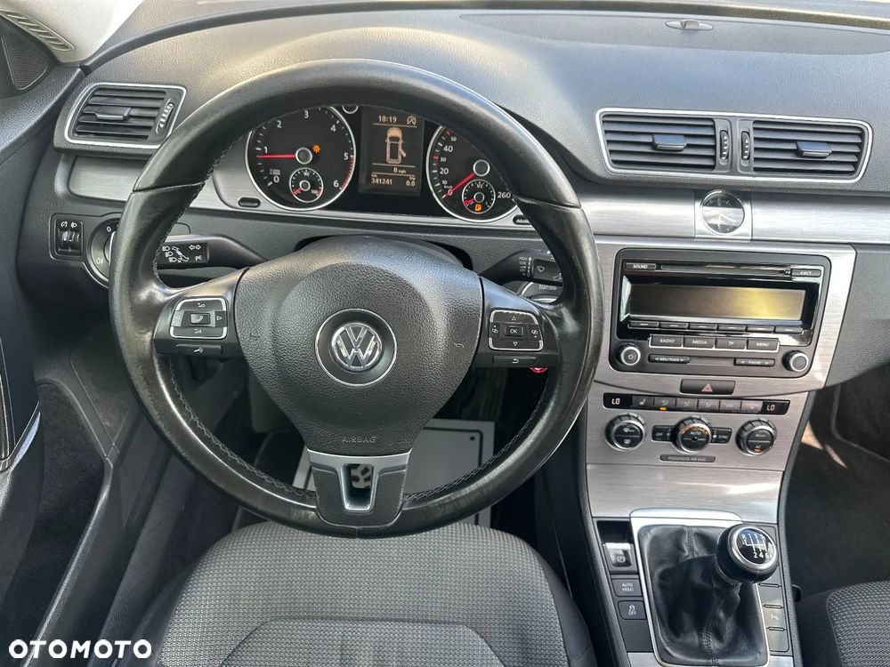 Volkswagen Passat 2.0 TDI 4Motion BlueMotion Technol Comfortline - 26