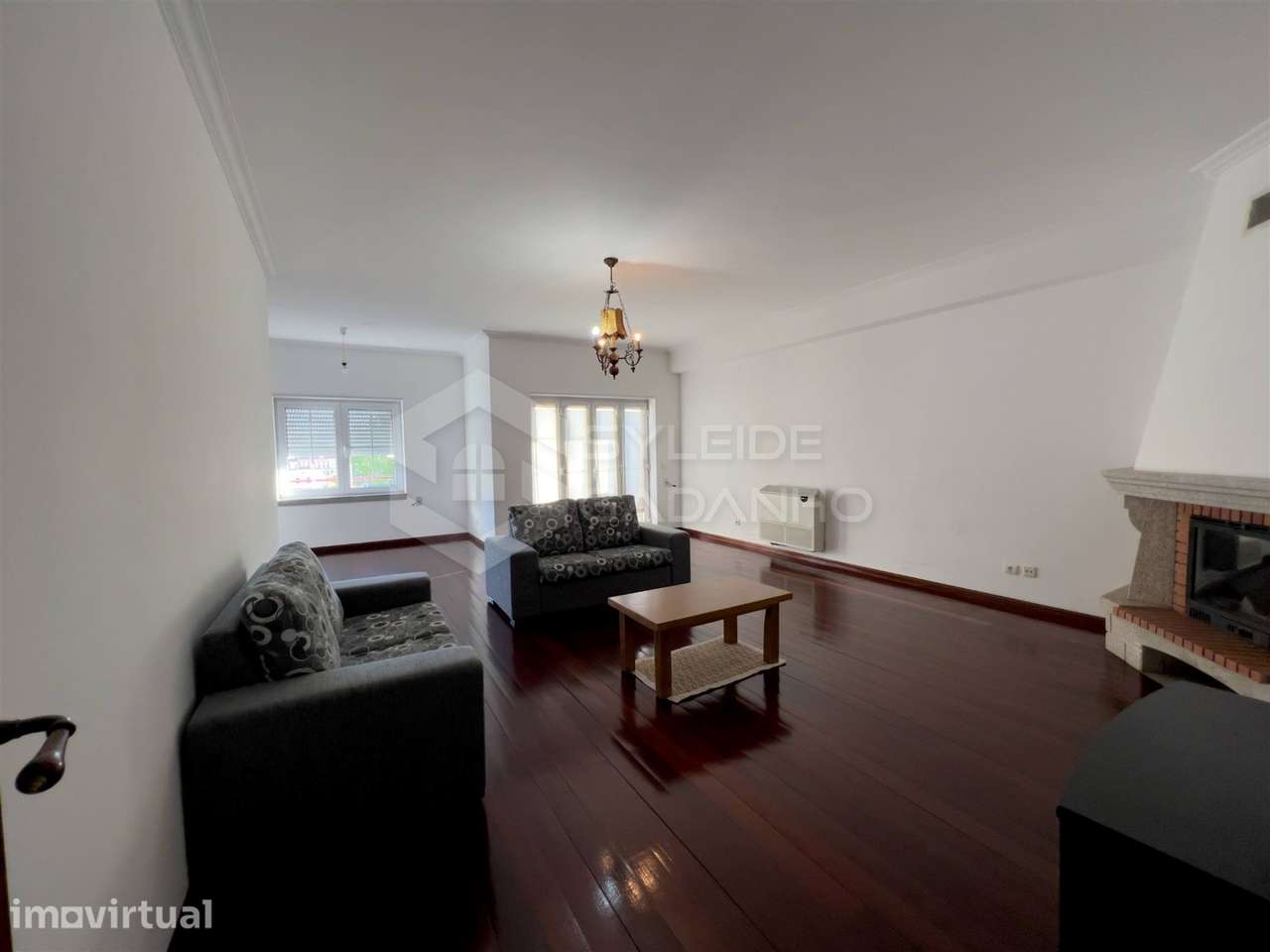 QUARTO  em apartamento T4 COM SALA e 2 casas de banho na zona baixa da - Grande imagem: 3/35
