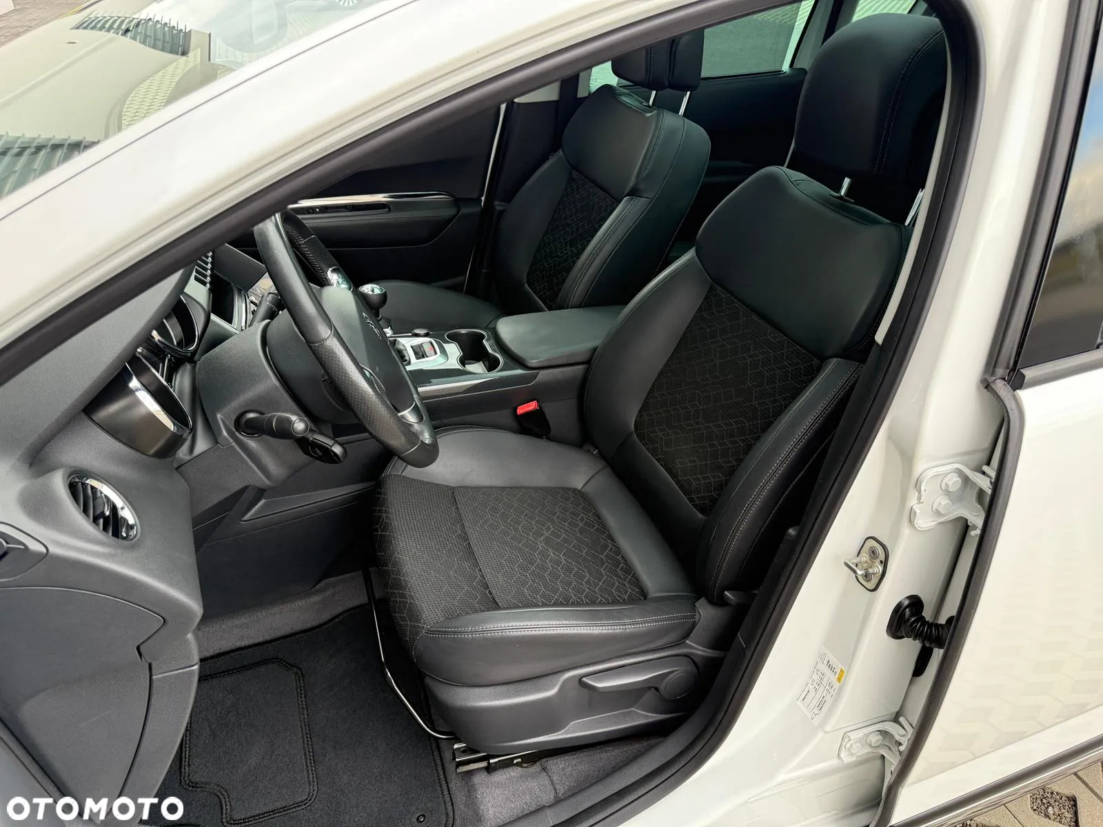 Peugeot 3008 HDi FAP 115 Roland Garros - 22