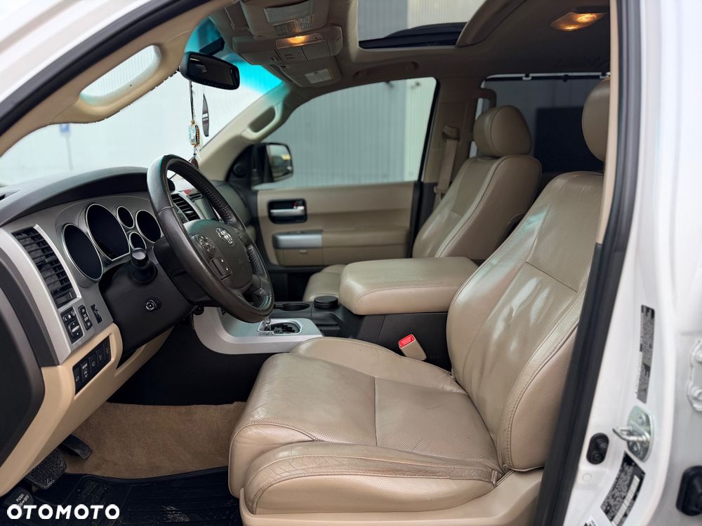 Toyota Sequoia - 23