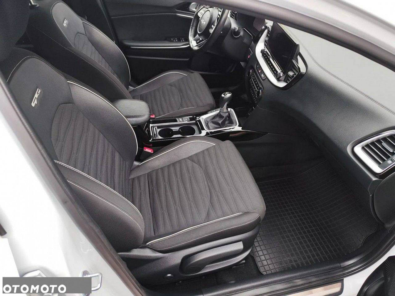Kia ProCeed - 15