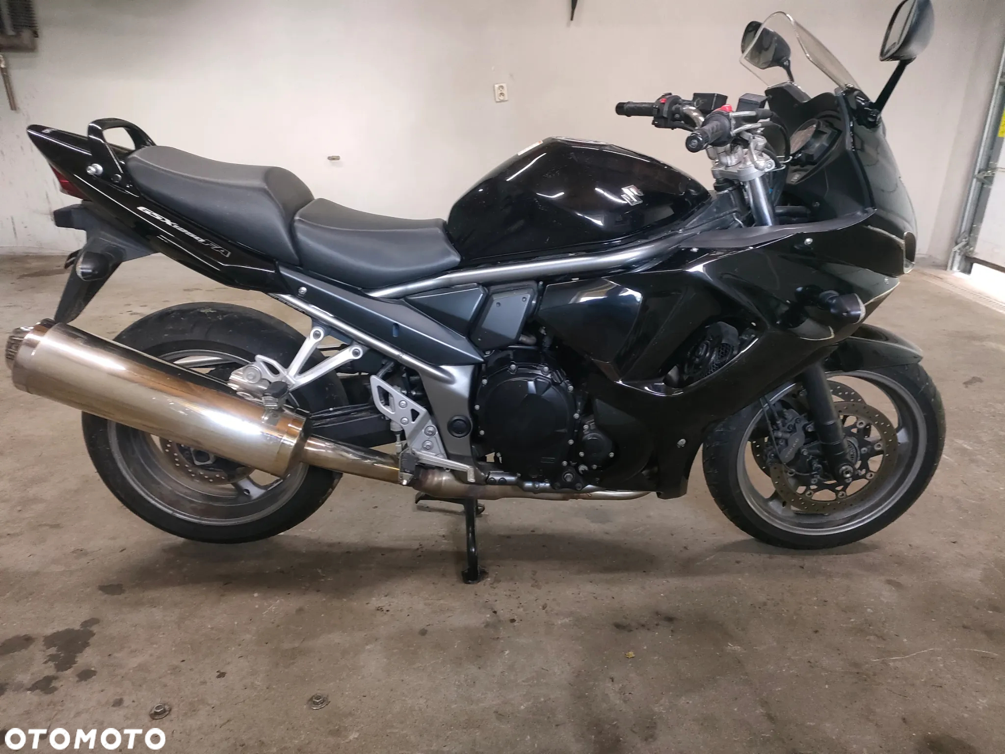 Suzuki GSX - 6