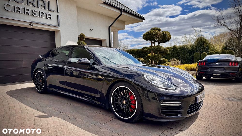 Porsche Panamera - 1