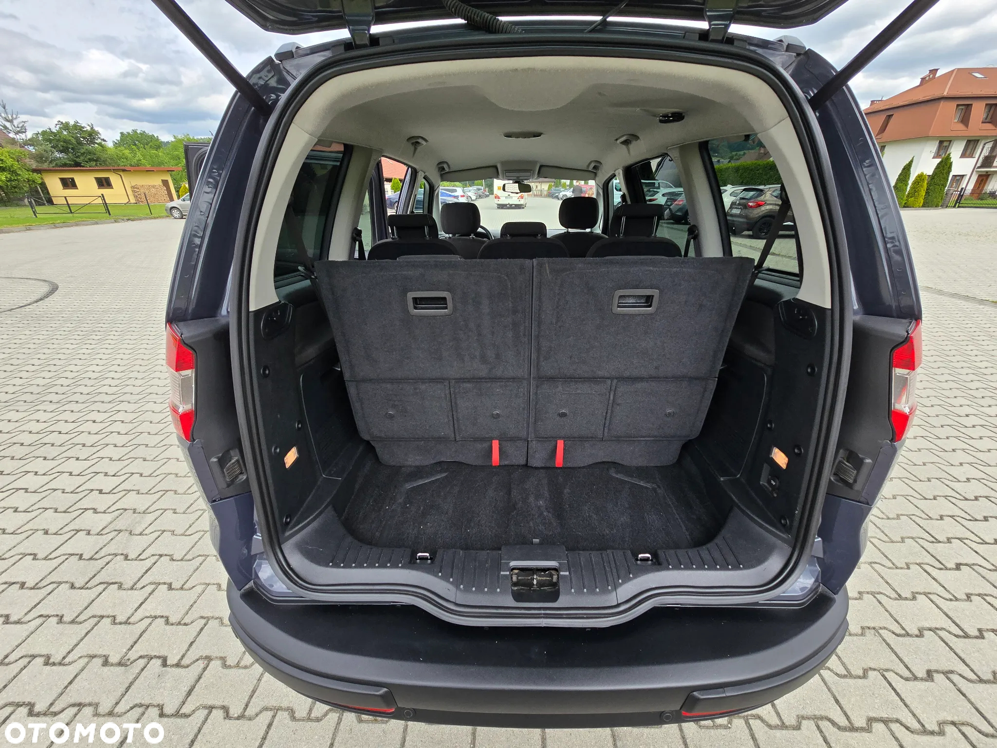Ford Galaxy - 8