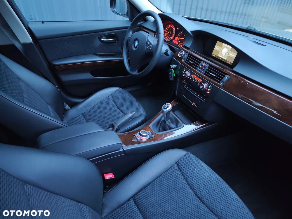 BMW Seria 3 318i Edition Exclusive - 36