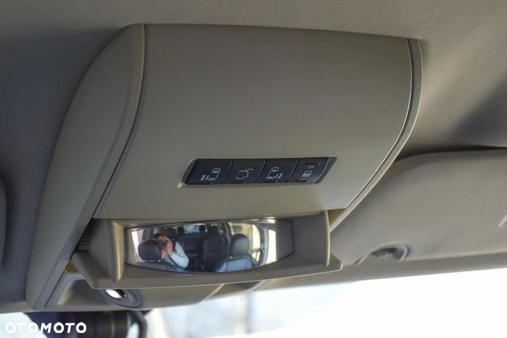 Lancia Voyager 2.8CRD Platinum - 29