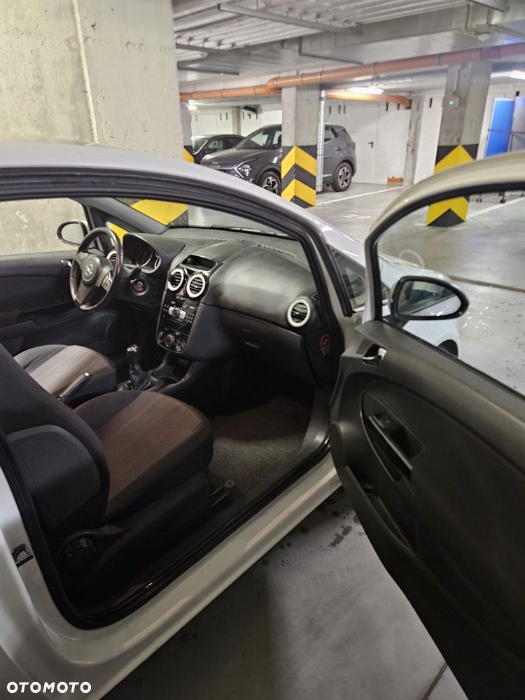 Opel Corsa 1.2 16V Enjoy - 8