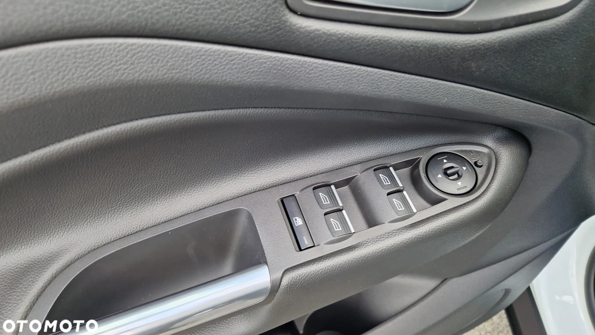 Ford Kuga 2.0 TDCi 2x4 Titanium - 22