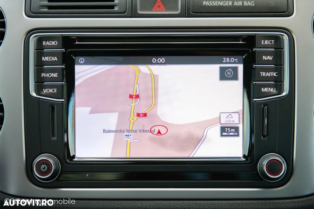 Volkswagen Tiguan - 12