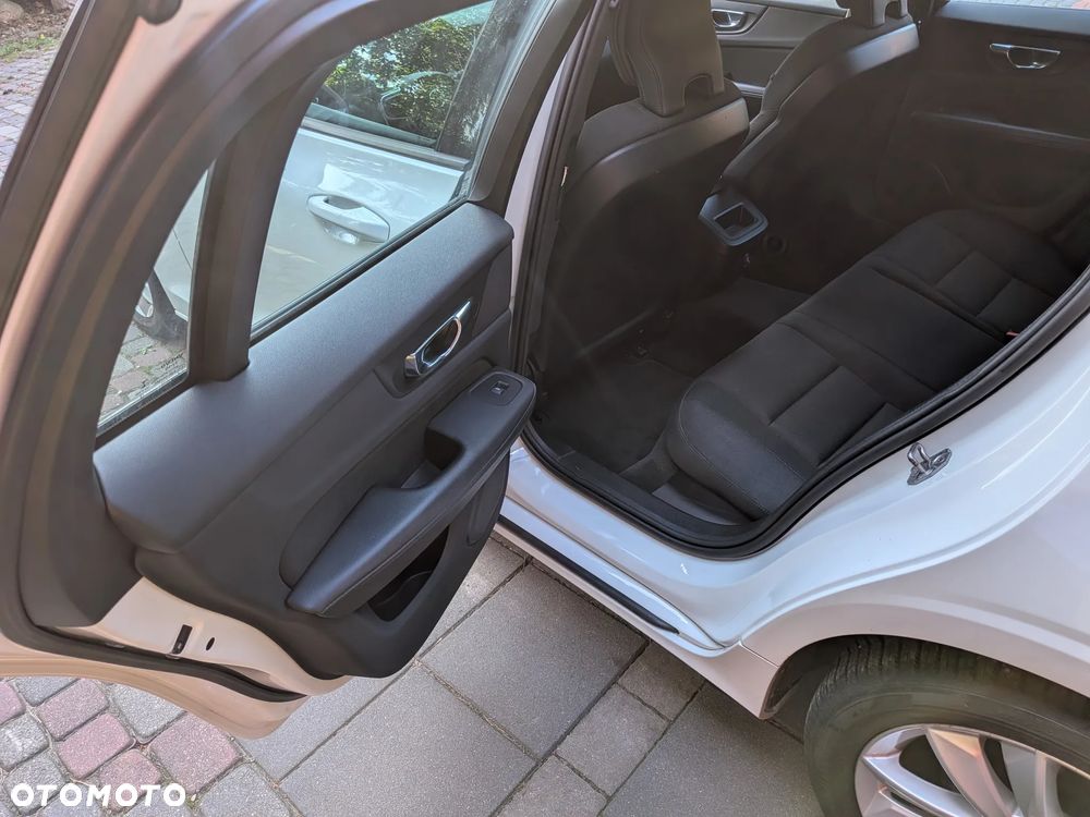 Volvo V60 D4 Momentum - 24
