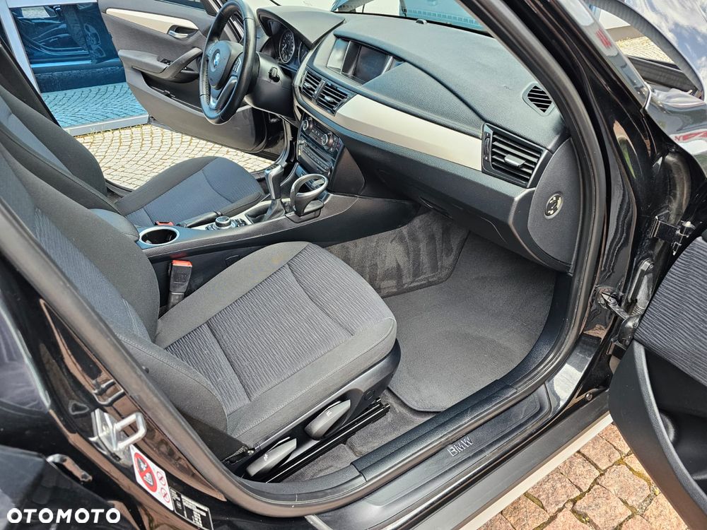 BMW X1 sDrive18d xLine - 32