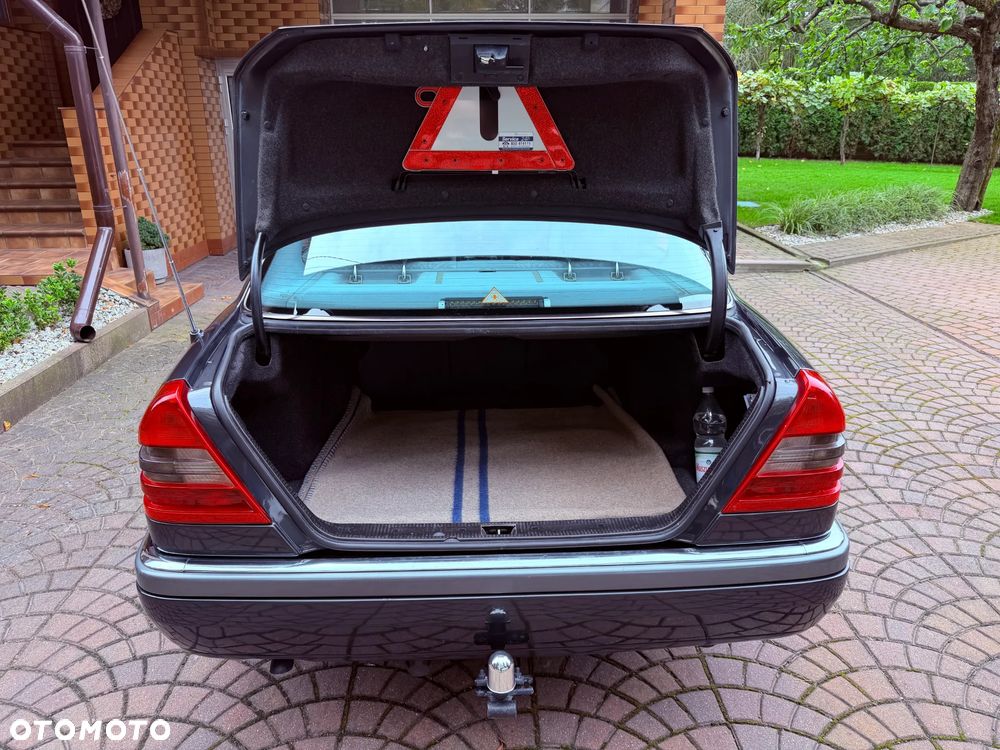 Mercedes-Benz Klasa C 200 D Elegance - 8