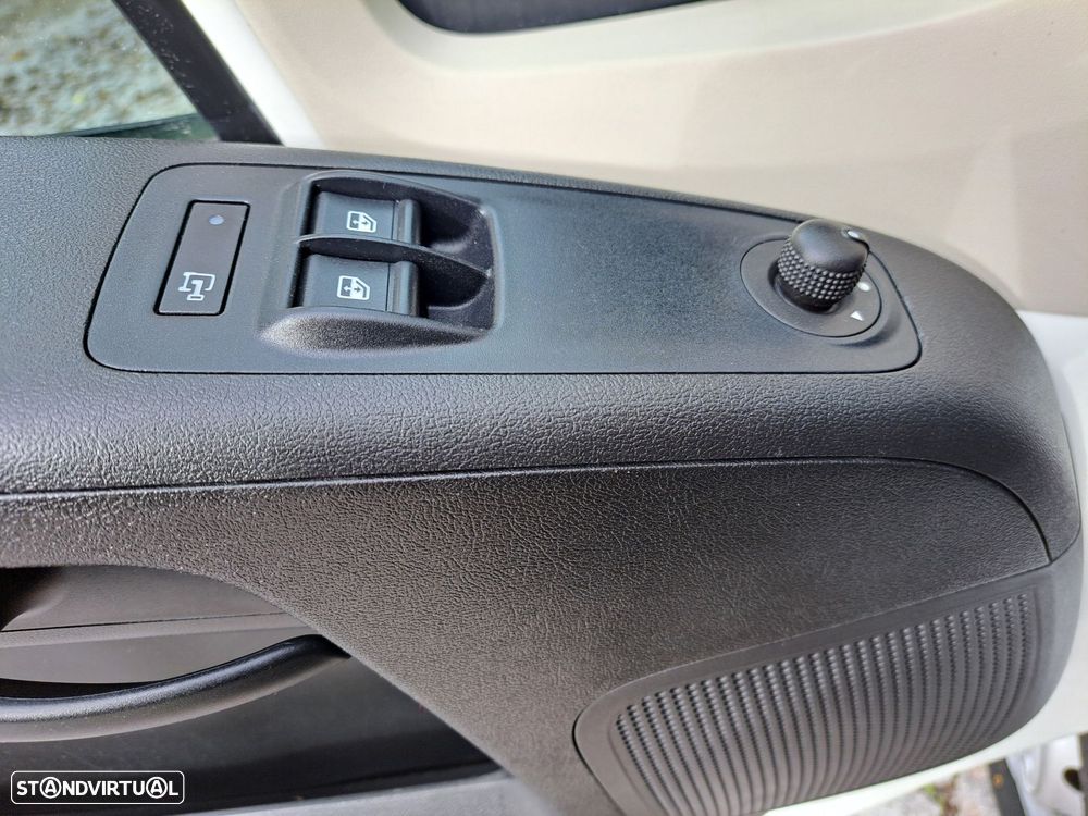 Peugeot Boxer 2.2 BlueHDi 330 L2H1 Premium - 4