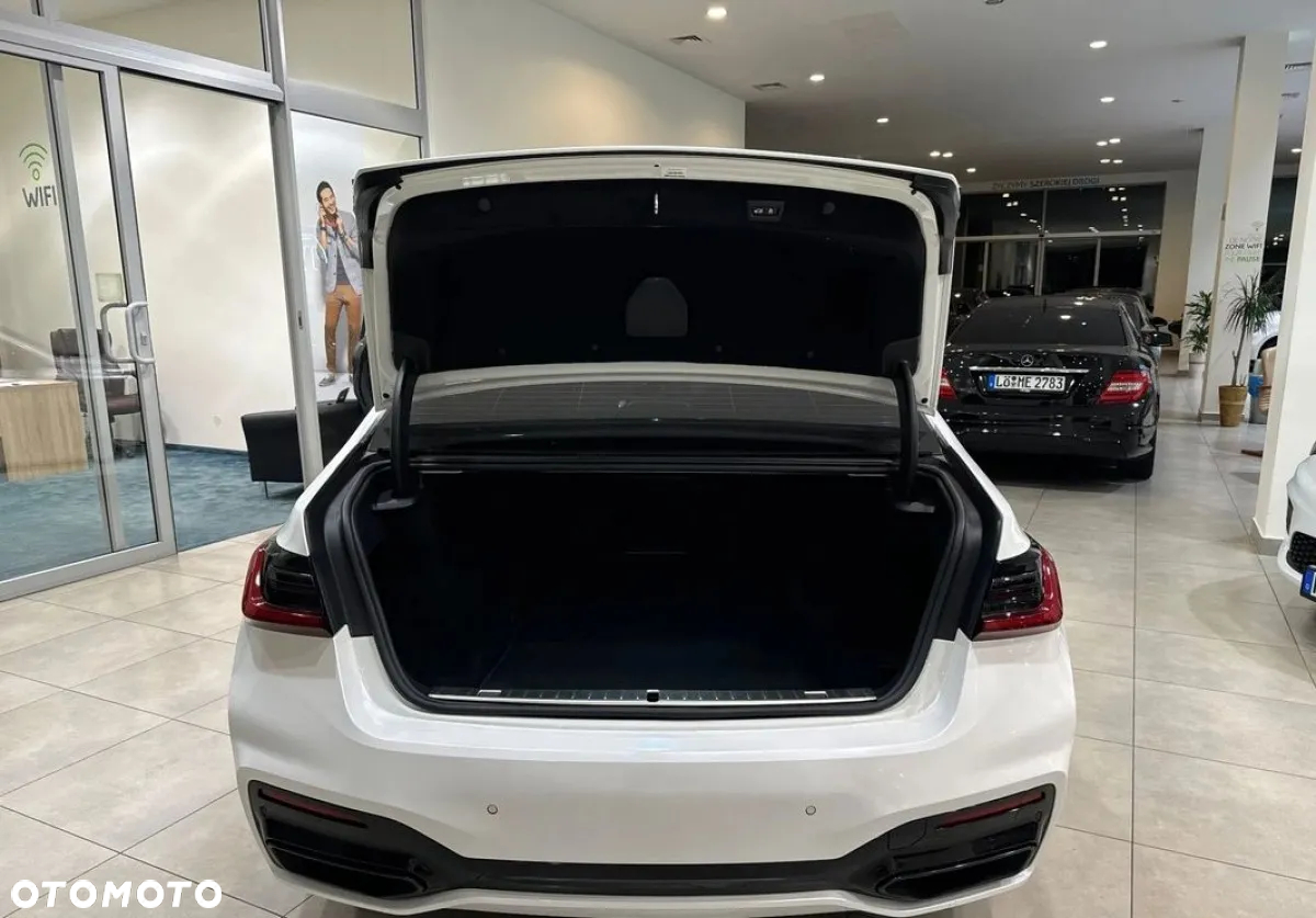 BMW Seria 7 750Li xDrive sport - 40