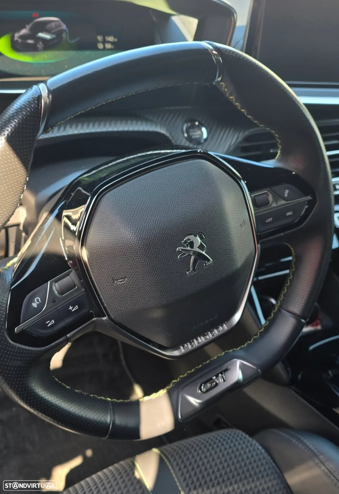 Peugeot 208 - 8