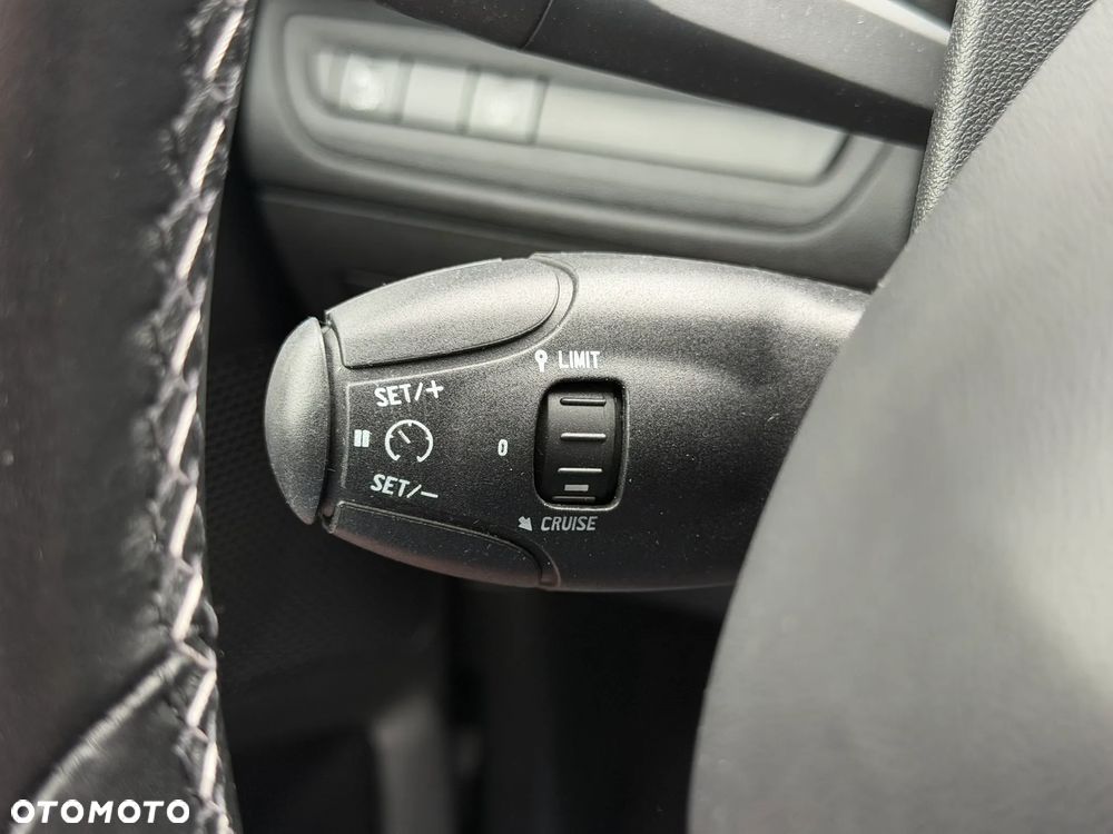 Peugeot 2008 1.2 PureTech Allure S&S - 20