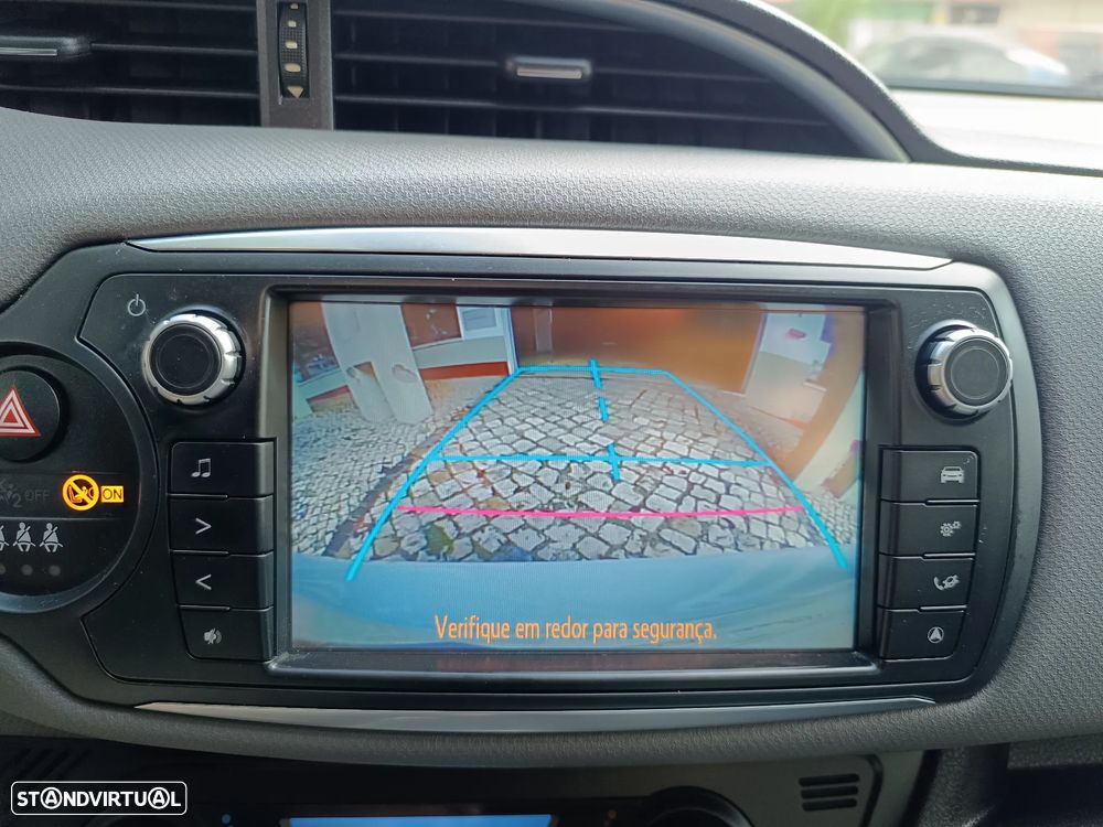 Toyota Yaris 1.5 HSD Comfort+Navi - 11