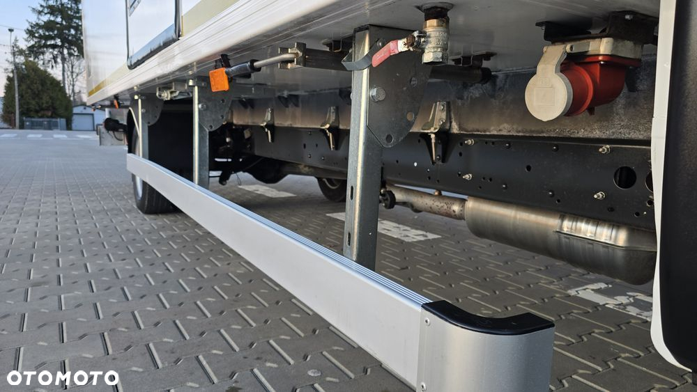 Iveco IVECO DAILY 3.0 180KM 50C18 ❗❗ ZABUDOWA IZOTERMA 12 EP / CARRIER XARIOS 500 / MROŹNIA -25 +25 GRZANIE / ZASILANIE ZEWNETRZNE /  NOWE OPONY / WINDA DHOLLANDIA 1000KG / NAVI + KAMERA COFANIA / RADAR / CHŁODNIA / SERWIS ASO / 50c15 50c18 35c18 72c18❗❗ JAK NOWY❗❗ - 5