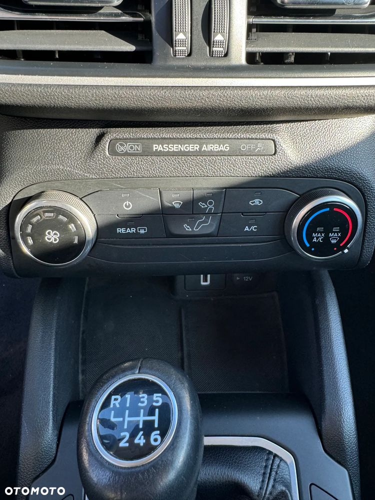 Ford Focus 1.5 EcoBlue Start-Stopp-System TITANIUM DESIGN - 24