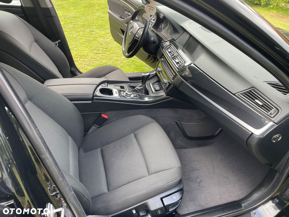 BMW Seria 5 523i - 11