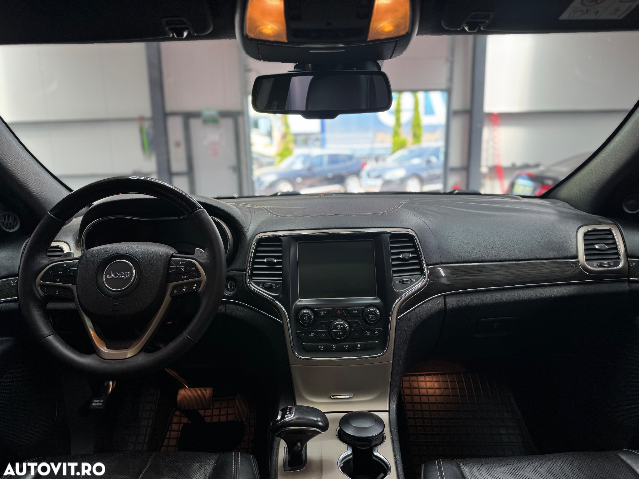 Jeep Grand Cherokee - 10