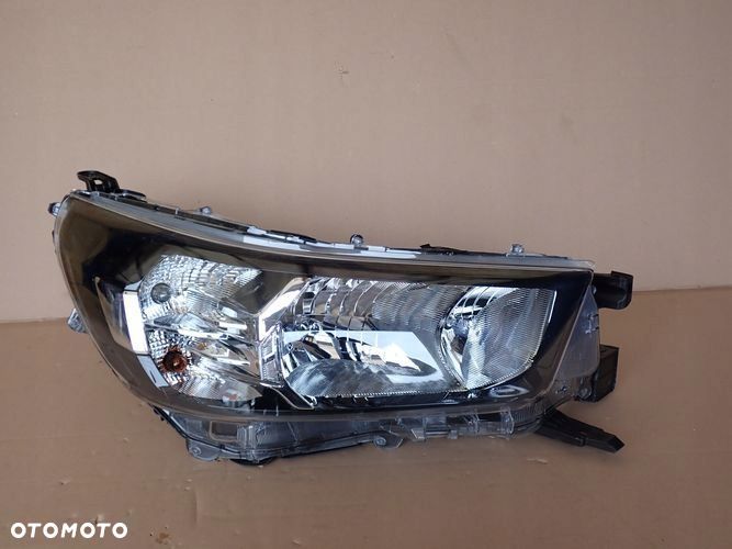 TOYOTA HILUX VIII LIFT 20- reflektor prawy lampa prawa 1EJ-923364-040 - 1