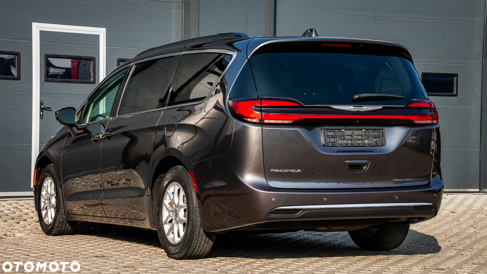 Chrysler Pacifica - 3