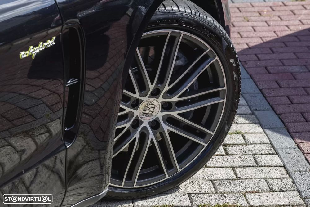 Porsche Panamera 4 E-Hybrid - 40