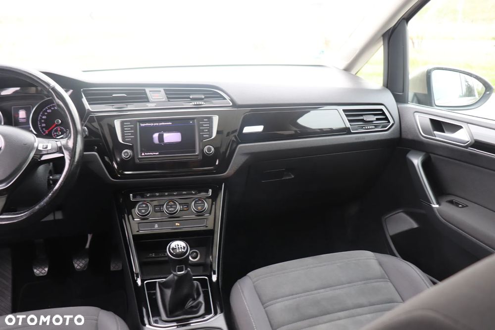 Volkswagen Touran 2.0 TDI BMT Highline - 21