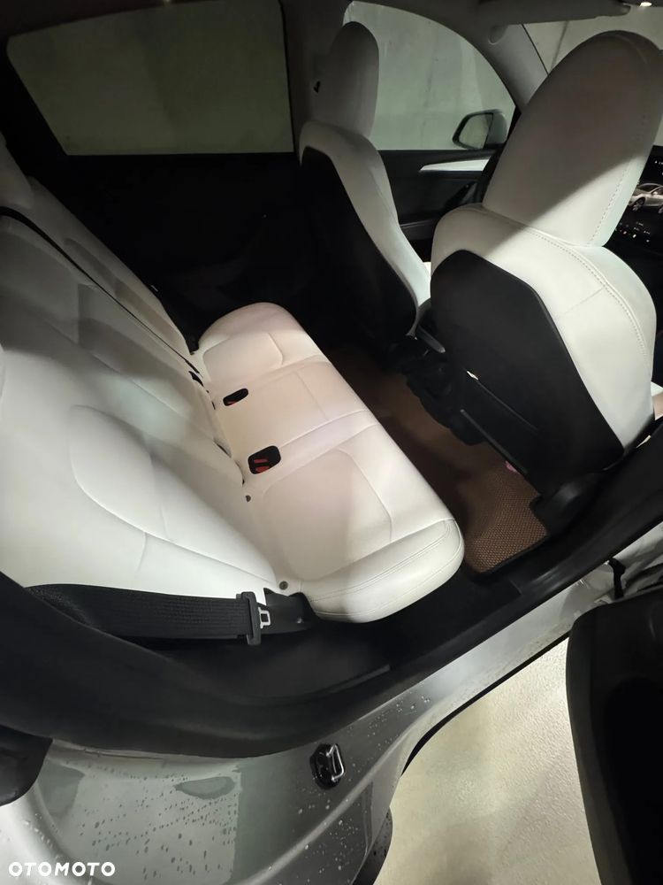 Tesla Y Long Range AWD - 10