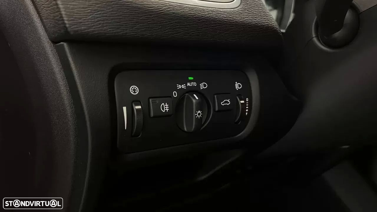 Volvo V40 1.6 D2 Momentum - 23