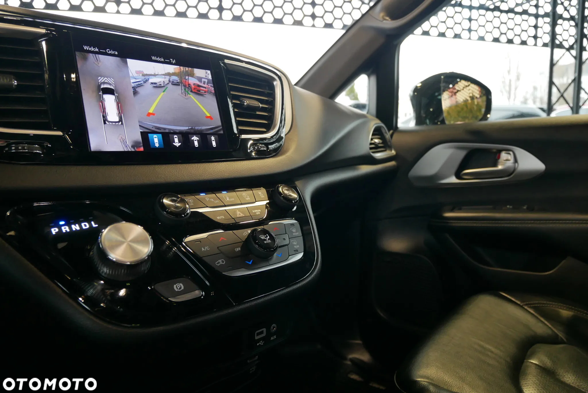 Chrysler Pacifica - 23