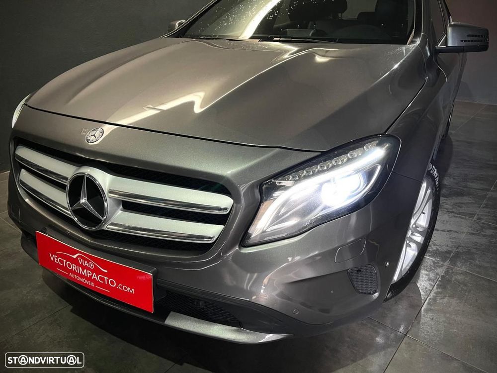 Mercedes-Benz GLA 200 - 4